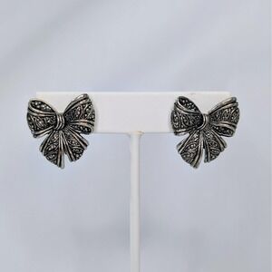 Vintage 1990 AVON Clip On Filigree Antique Silver Bow Earrings 1"